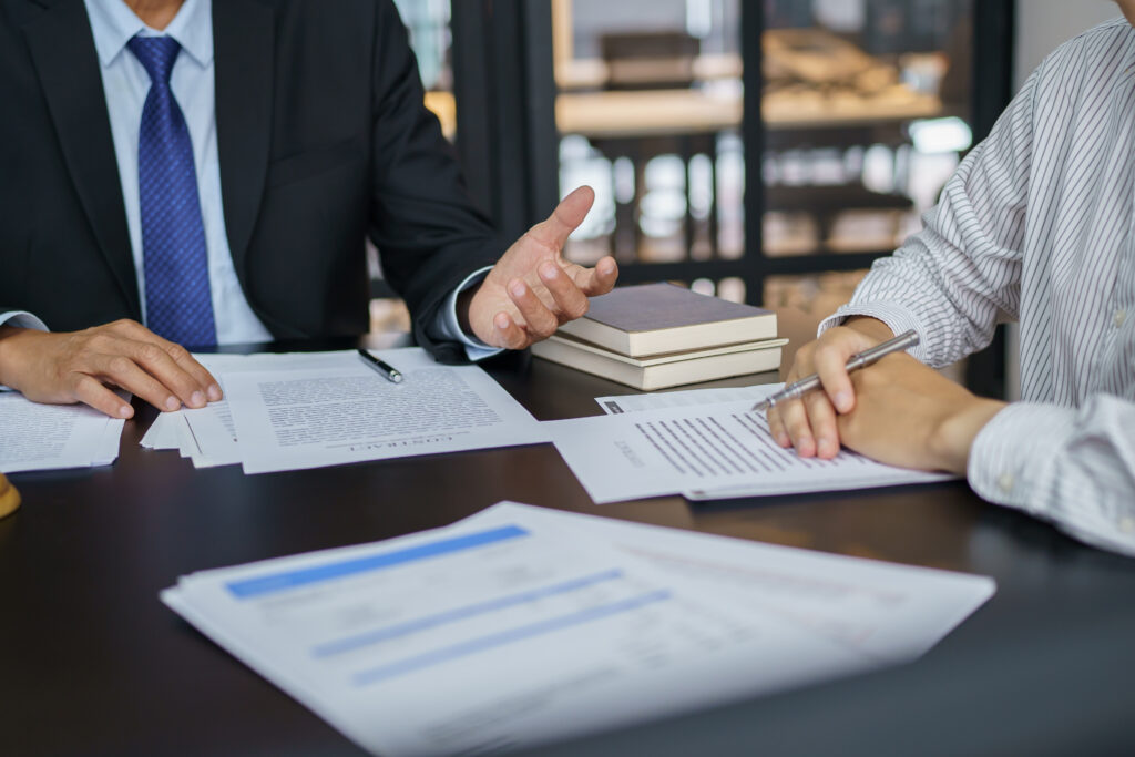 legal-consult-lawyer-client-discussion-table